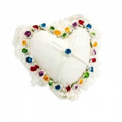 Cojín-corazón con flores para anillos de boda