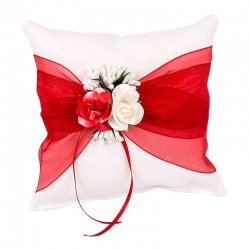 Cojín con lazo granate y flores para anillos de boda