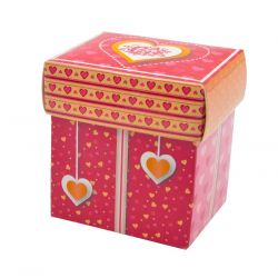 Pack de 12 cajas rojas con corazones en expositor.