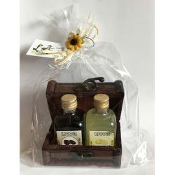 Baúl + 2 botellas de licor + bolsa + tarjeta personalizada