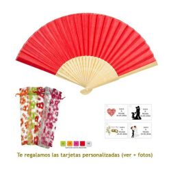 Abanico de bambú en color rojo en bolsa de organdil con flores