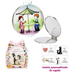 Espejo con sombrilla y niños, con caja de flores y dibujo de novios, y tarjeta personalizada