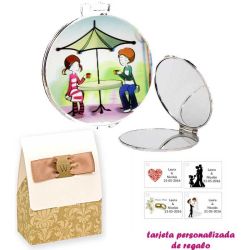 Espejo con sombrilla y niños, con caja de elgante estampado marrón y blanco, y tarjeta personalizada