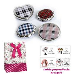 Espejos plateados con cuadros escoceses, con caja de flores y lazo fucsia, y tarjeta personalizada