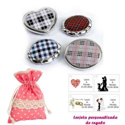 Espejos plateados con cuadros escoceses, con bolsa de lunares de color rosa, y tarjeta personalizada