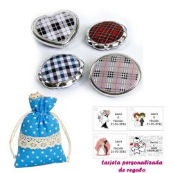 Espejos plateados con cuadros escoceses, con bolsa de lunares de color azul, y tarjeta personalizada