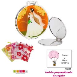 Espejo con una elegante novia con velo, con bolsa de organza con motivos florales multicolor, y tarjeta personalizada