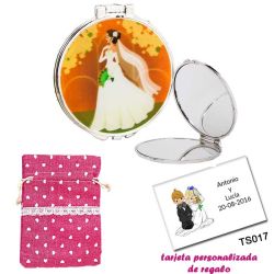 Espejo con una elegante novia con velo, con bolsa de saco rosa estampada y tarjeta personalizada