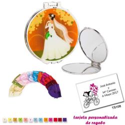 Espejo con una elegante novia con velo, con bolsa de raso multicolor, y tarjeta personalizada