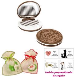 Espejo Galleta Oreo con peine blanco y con bolsa de saco en crudo y detalles de colores, y tarjeta personalizada