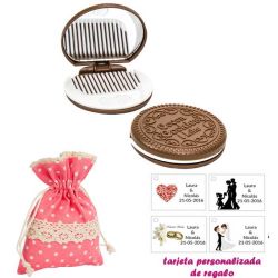 Espejo Galleta Oreo con peine blanco y con bolsa de lunares de color rosa, y tarjeta personalizada
