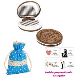 Espejo Galleta Oreo con peine blanco y con bolsa de lunares de color azul, y tarjeta personalizada