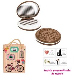 Espejo Galleta Oreo con peine blanco y con dibujos decorativos y con bicicleta, y tarjeta personalizada