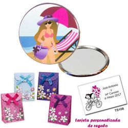 Espejo de Chapa con chica en la Playa, con caja de flores y tarjeta personalizada