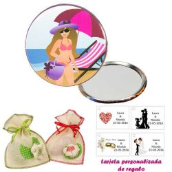 Espejo de Chapa con chica en la Playa, con bolsa de saco en crudo y detalles de colores, y tarjeta personalizada