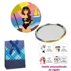 Espejo de Chapa con chica en la Playa, con caja de flores y lazo azul, y tarjeta personalizada
