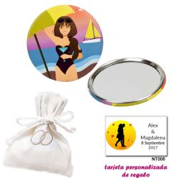Espejo de Chapa con chica en la Playa, con bolsita blanca elegante con alianzas bordadas, y tarjeta personalizada