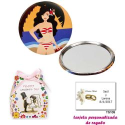Espejo de Chapa con chica en la Playa, con caja de flores y dibujo de novios, y tarjeta personalizada