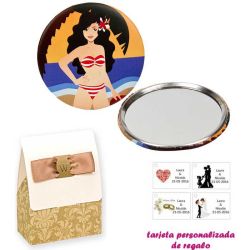 Espejo de Chapa con chica en la Playa, con caja de elgante estampado marrón y blanco, y tarjeta personalizada