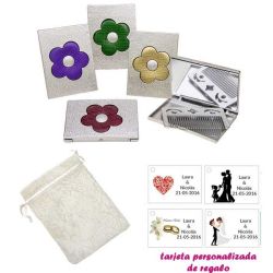 Espejo plateado con una flor grande, y con un peine en el interior, con bolsa blanca de organza, y tarjeta personalizada