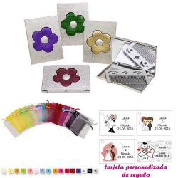 Espejo plateado con una flor grande, y con un peine en el interior, con bolsa de organza multicolor, y tarjeta personalizada