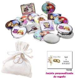 Espejos coloridos con búhos, de diferentes formas, con bolsita blanca elegante con alianzas bordadas, y tarjeta personalizada