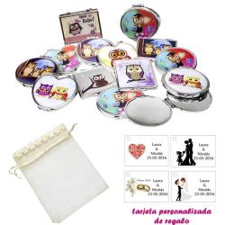Espejos coloridos con búhos, de diferentes formas, con bolsa de organza con flores en el filo de color beige, y tarjeta personal