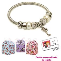 Pulsera con perlas, abalorios y brillantes y colgante con llave corazón