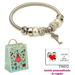 Pulsera con perlas, abalorios y brillantes y colgante con llave corazón