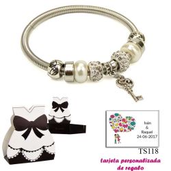Pulsera con perlas, abalorios y brillantes y colgante con llave corazón