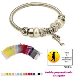 Pulsera con perlas, abalorios y brillantes y colgante con llave corazón