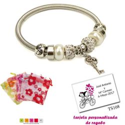 Pulsera con perlas, abalorios y brillantes y colgante con llave corazón