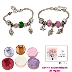 Pulsera con abalorios en colores surtidos (verde o rosa) y colgantes de búhos y elefantes