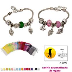 Pulsera con abalorios en colores surtidos (verde o rosa) y colgantes de búhos y elefantes