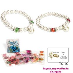 Pulsera de perlas blancas con piedras de colores surtidos en rojo o verde