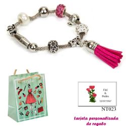 Pulsera de abalorios con detalles en fucsia y borla colgante