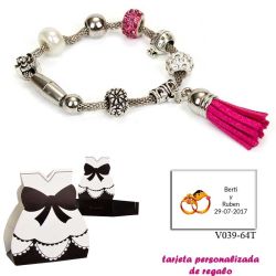 Pulsera de abalorios con detalles en fucsia y borla colgante