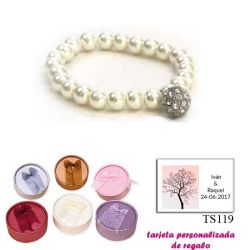 Pulsera de perlas blancas con una bola de brillantes