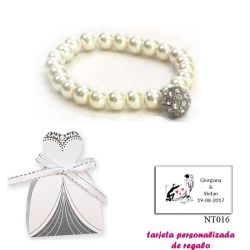 Pulsera de perlas blancas con una bola de brillantes