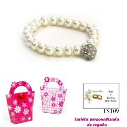 Pulsera de perlas blancas con una bola de brillantes