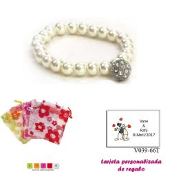 Pulsera de perlas blancas con una bola de brillantes