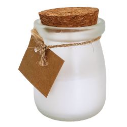 Vela con aroma a vainilla en tarro de cristal, acogedora.